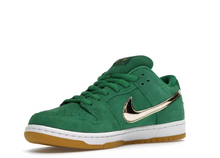 Load image into Gallery viewer, Nike SB Dunk Low Pro St. Patrick&#39;s Day
