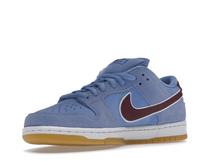 Load image into Gallery viewer, Nike SB Dunk Low Philadelphia Phillies
