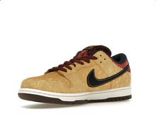 Load image into Gallery viewer, Nike SB Dunk Low City of Cinema
