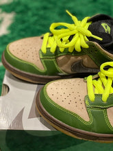 Load image into Gallery viewer, Nike Dunk SB Low Jedi (2004)  VNDS Size 9.5 US
