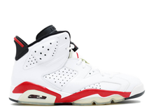 Load image into Gallery viewer, Jordan 6 Retro Bulls (2010) Size 9.5 US
