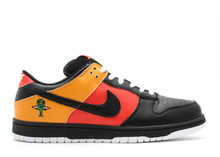 Load image into Gallery viewer, Nike Dunk SB Low Raygun Size (2005) 9 US
