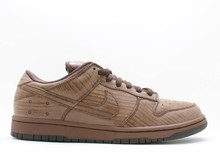 Load image into Gallery viewer, Nike Dunk SB Low Michael Lau Gardener Wood (2006) VNDS Size 8 US
