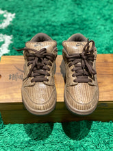 Load image into Gallery viewer, Nike Dunk SB Low Michael Lau Gardener Wood (2006) VNDS Size 8 US
