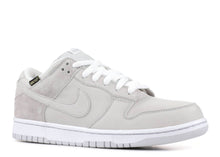 Load image into Gallery viewer, Nike Dunk Low WP Medicom 5 Gore-tex (2008)  Size 9 US
