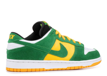 Load image into Gallery viewer, Nike Dunk SB Low Bucks Size (2003) 8.5 US
