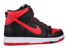 Load image into Gallery viewer, Nike Dunk CMFT Bred 2015) Size 11 US
