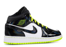 Load image into Gallery viewer, Jordan 1 Mid Black Cyber Mystic Green (GS) Size 4Y
