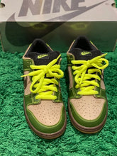 Load image into Gallery viewer, Nike Dunk SB Low Jedi (2004)  VNDS Size 9.5 US
