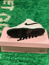 Load image into Gallery viewer, Nike Dunk SB Low Pink Box Size 9 US
